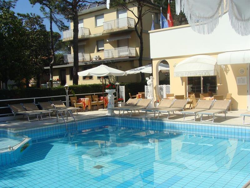 Hotel Villa Luisa Lignano Sabbiadoro Exterior photo